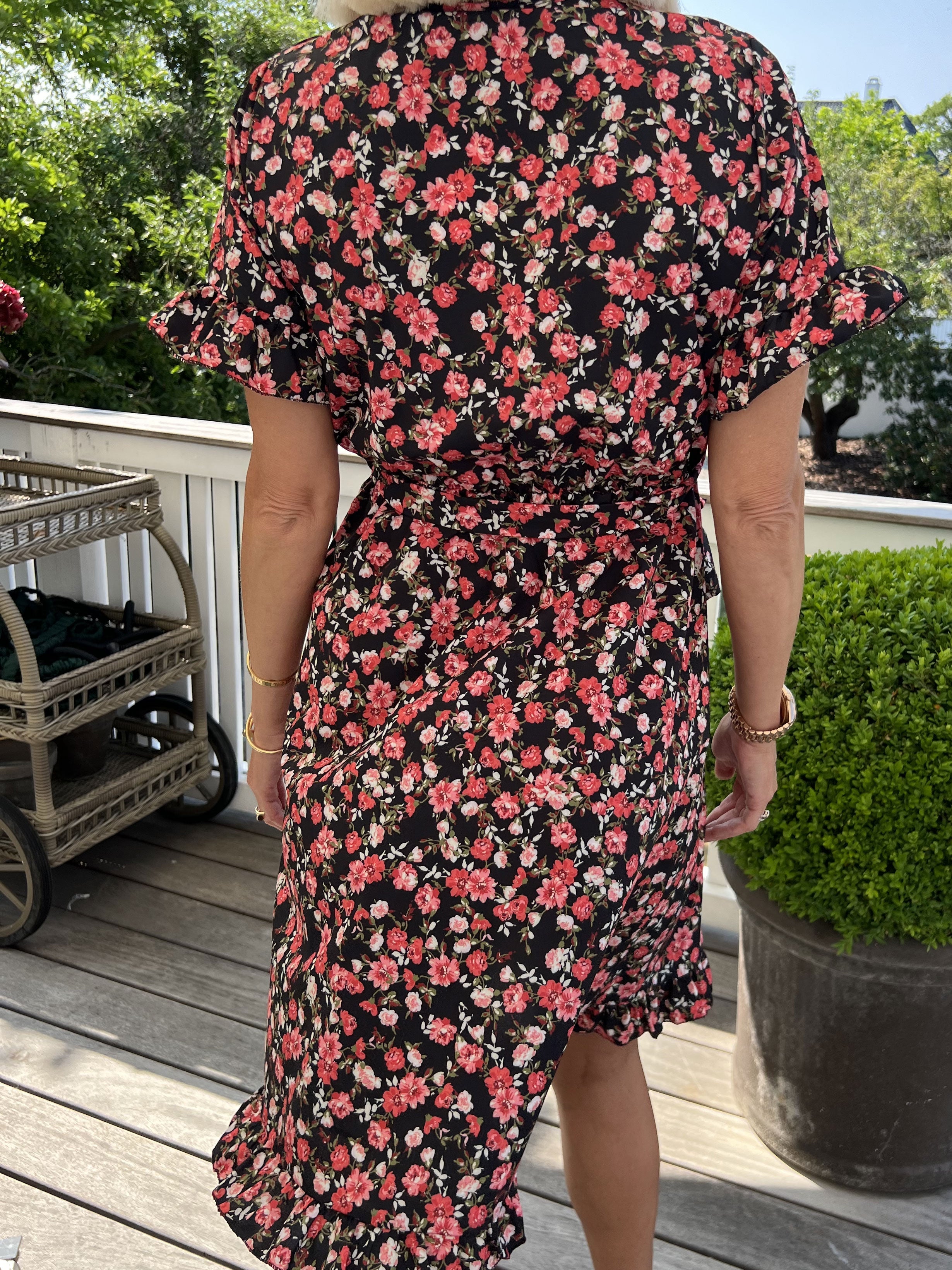 Lima - Söt kort sommarklänning med knytband i midjan